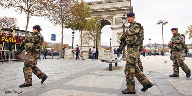 Париз војници на улицама