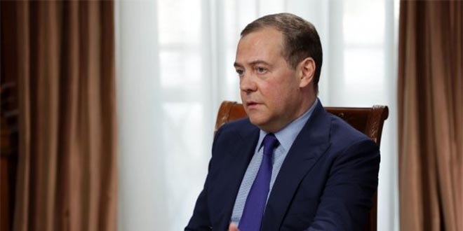 Медведев: Сваки покушај заузимања Крима Русија ће сматрати објавом рата